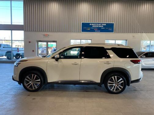 2022 Nissan Pathfinder Platinum