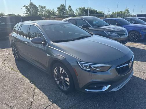 Smoked Pearl Metallic 2019 Buick Regal TourX Essence