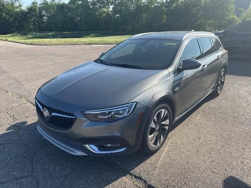 Smoked Pearl Metallic 2019 Buick Regal TourX Essence