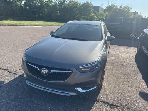 Smoked Pearl Metallic 2019 Buick Regal TourX Essence