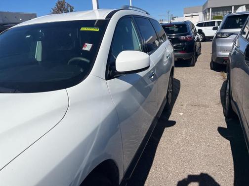 2016 Nissan Pathfinder SV