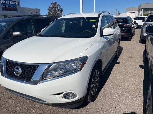 2016 Nissan Pathfinder SV