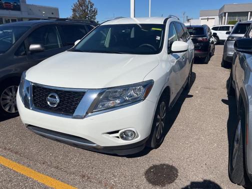2016 Nissan Pathfinder SV