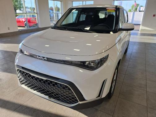 Snow White Pearl 2024 Kia Soul LX