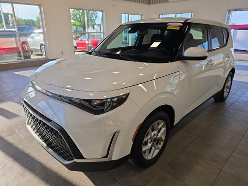 Snow White Pearl 2024 Kia Soul LX