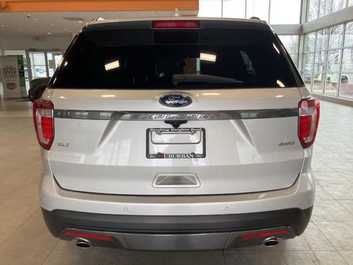 Ingot Silver Metallic 2017 Ford Explorer XLT