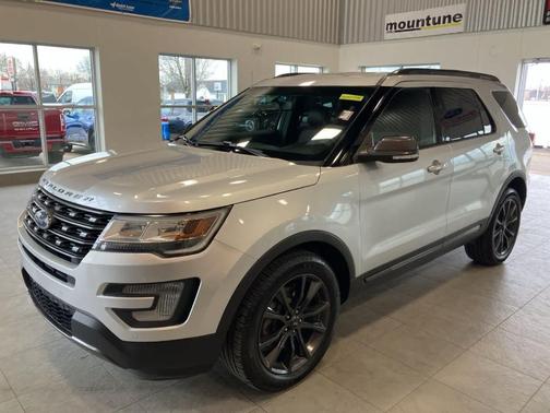 Ingot Silver Metallic 2017 Ford Explorer XLT