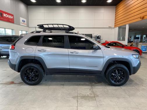 2020 Jeep Cherokee Trailhawk