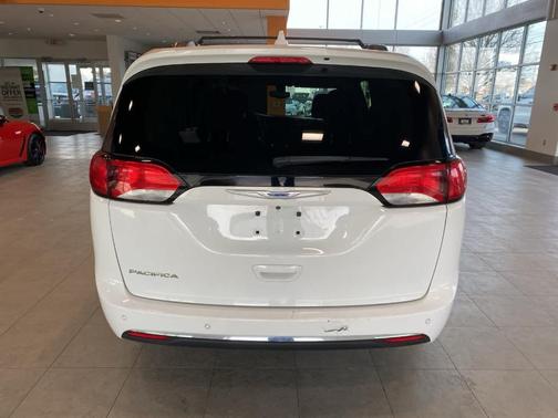 2018 Chrysler Pacifica Touring Plus