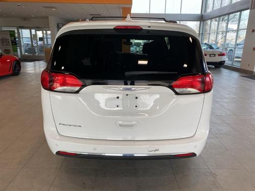 2018 Chrysler Pacifica Touring Plus
