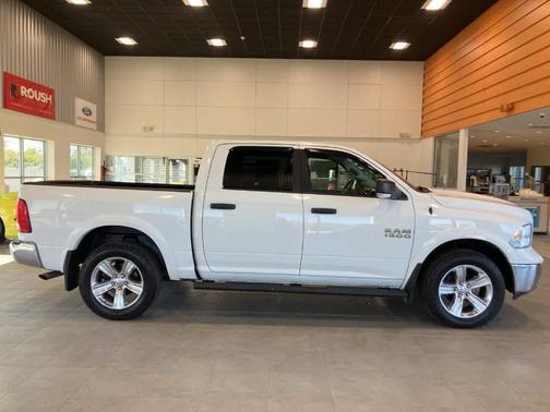 2016 RAM 1500 SLT