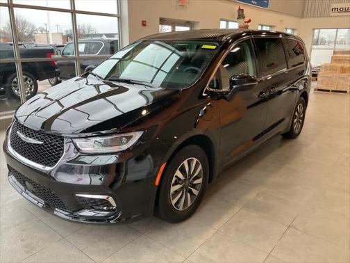 2024 Chrysler Pacifica Hybrid Select