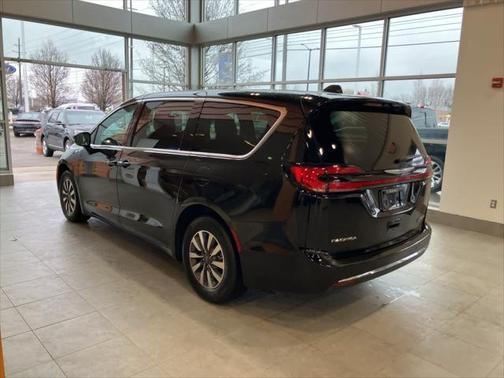 2024 Chrysler Pacifica Hybrid Select
