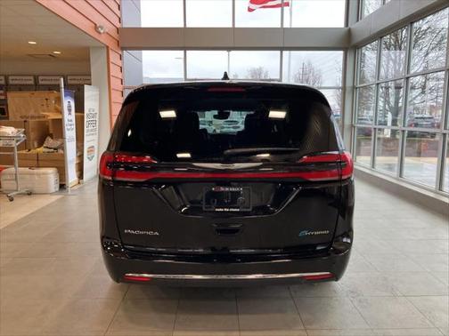 2024 Chrysler Pacifica Hybrid Select