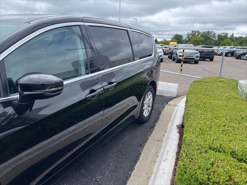 2024 Chrysler Pacifica Touring-L
