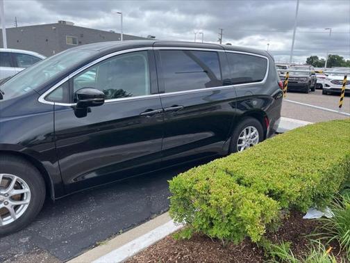 2024 Chrysler Pacifica Touring-L