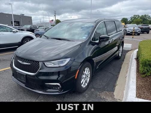 2024 Chrysler Pacifica Touring-L