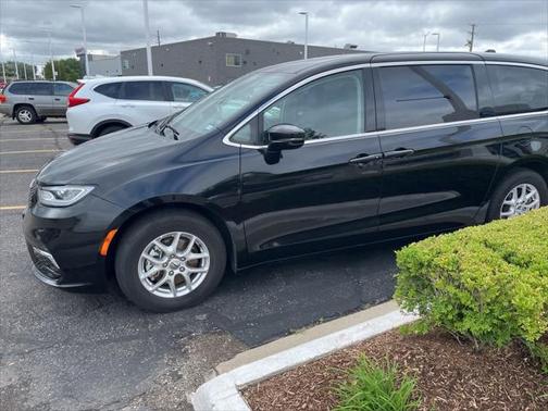 2024 Chrysler Pacifica Touring-L
