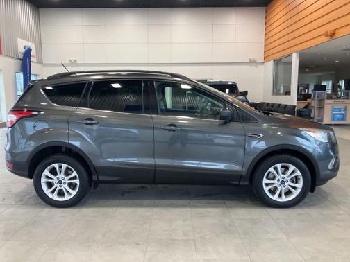 Magnetic Metallic 2018 Ford Escape SE
