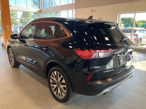 2021 Ford Escape Titanium Hybrid