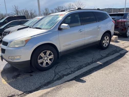 Silver Ice Metallic 2009 Chevrolet Traverse LT