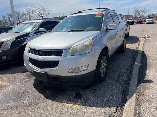 Silver Ice Metallic 2009 Chevrolet Traverse LT