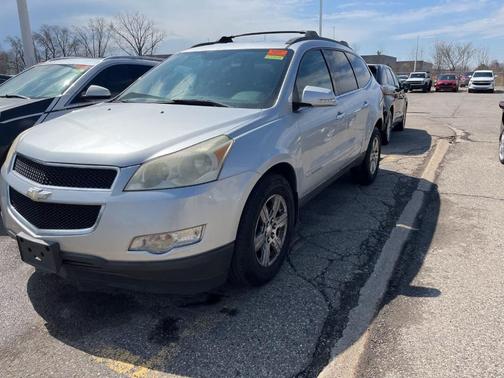 Silver Ice Metallic 2009 Chevrolet Traverse LT