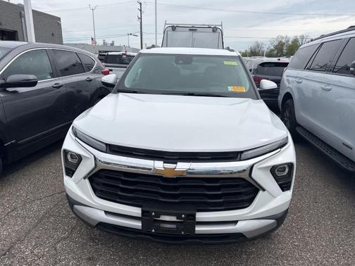 Summit White 2024 Chevrolet Trailblazer LT