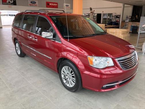 2015 Chrysler Town & Country Touring-L