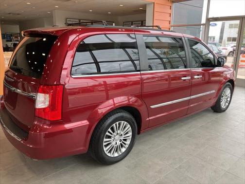 2015 Chrysler Town & Country Touring-L