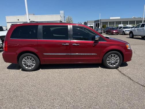 2015 Chrysler Town & Country Touring-L