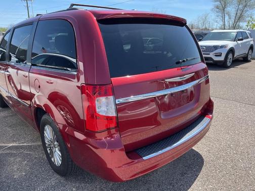 2015 Chrysler Town & Country Touring-L