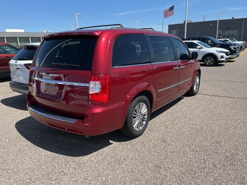 2015 Chrysler Town & Country Touring-L