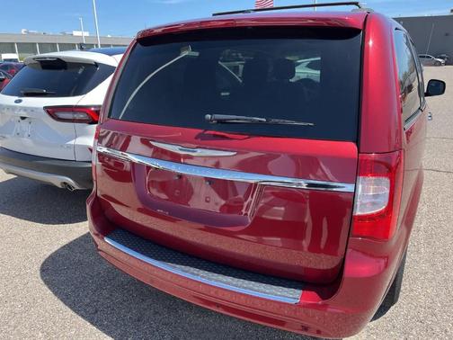 2015 Chrysler Town & Country Touring-L