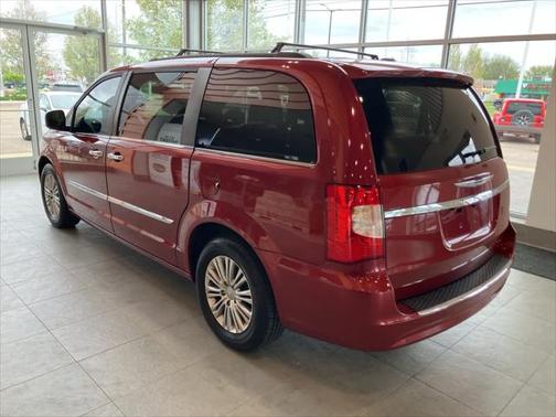 2015 Chrysler Town & Country Touring-L