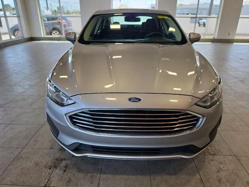 Iconic Silver Metallic 2020 Ford Fusion SE