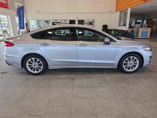 Iconic Silver Metallic 2020 Ford Fusion SE