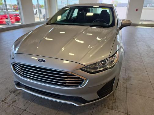 Iconic Silver Metallic 2020 Ford Fusion SE