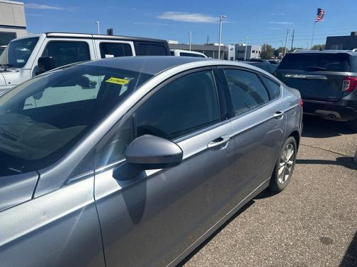 Iconic Silver Metallic 2020 Ford Fusion SE