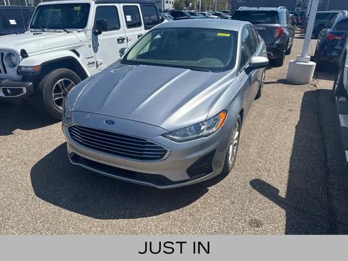 Iconic Silver Metallic 2020 Ford Fusion SE