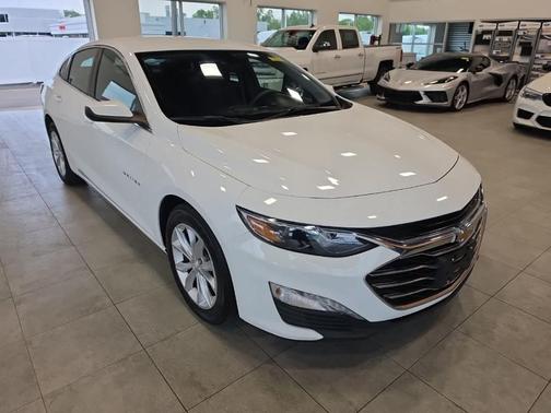 Summit White 2022 Chevrolet Malibu LT