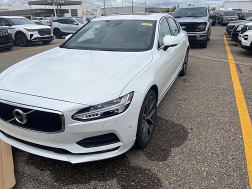 2017 Volvo S90 T6 Momentum