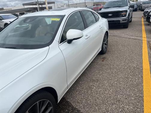 2017 Volvo S90 T6 Momentum