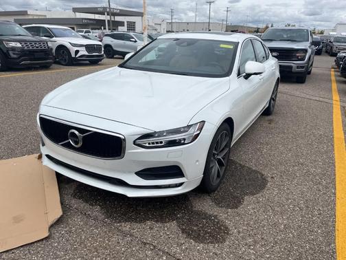 2017 Volvo S90 T6 Momentum