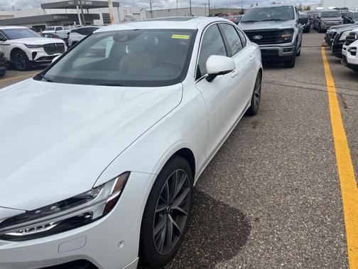 2017 Volvo S90 T6 Momentum