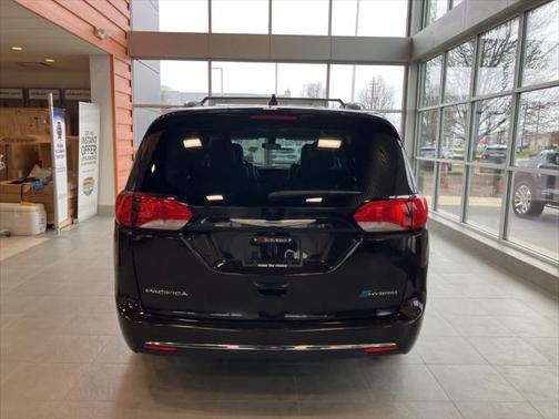 2018 Chrysler Pacifica Hybrid Touring L