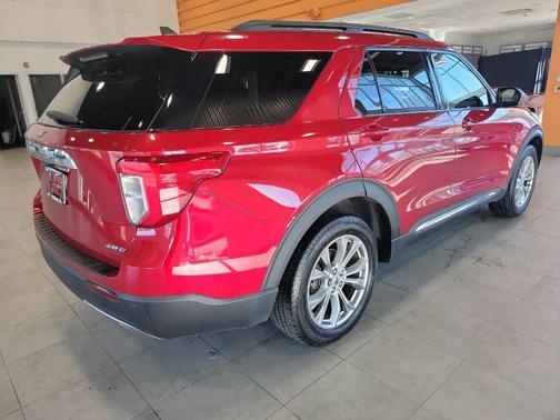 Rapid Red Metallic Tinted Clearcoat 2023 Ford Explorer XLT