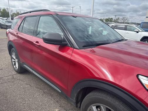 Rapid Red Metallic Tinted Clearcoat 2023 Ford Explorer XLT
