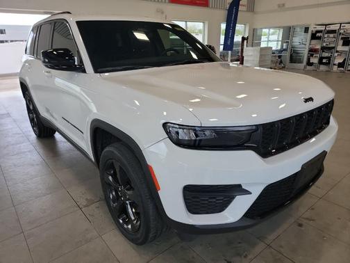 Bright White 2023 Jeep Grand Cherokee Altitude