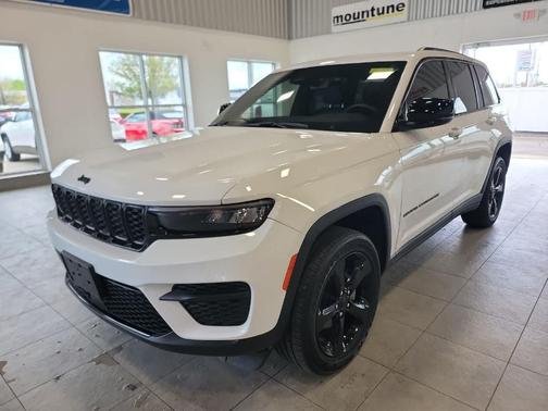 Bright White 2023 Jeep Grand Cherokee Altitude